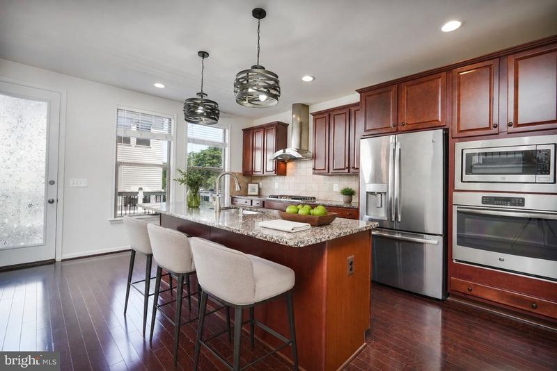 24461 Juniper Wood Ter, Sterling, VA 20166