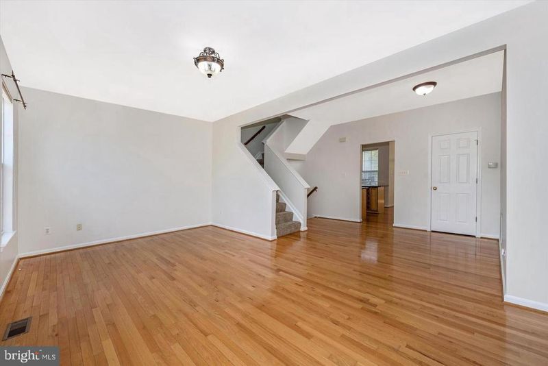45515 Lakemont Sq, Sterling, VA 20165