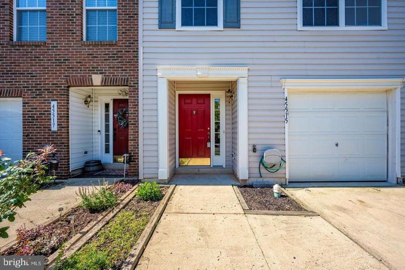 45515 Lakemont Sq, Sterling, VA 20165