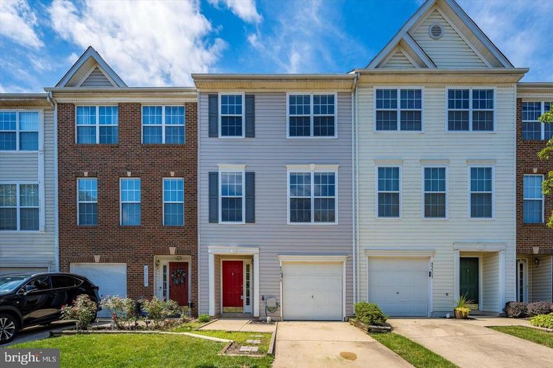 45515 Lakemont Sq, Sterling, VA 20165