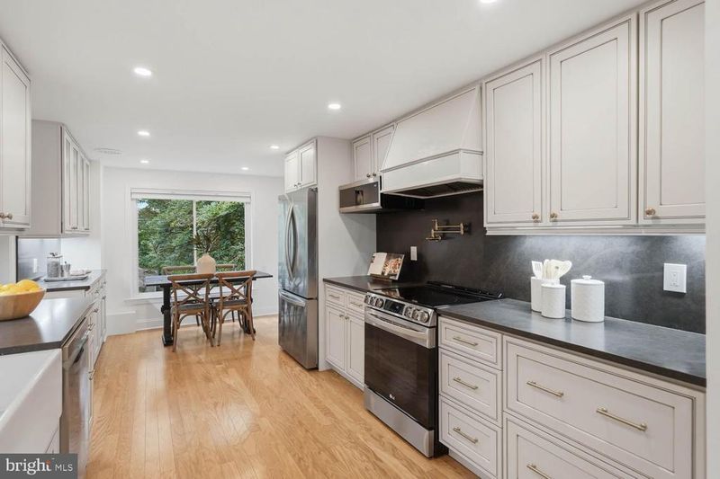 3419 Woodside Rd, Alexandria, VA 22310