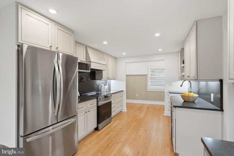 3419 Woodside Rd, Alexandria, VA 22310