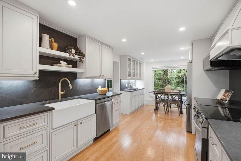3419 Woodside Rd, Alexandria, VA 22310