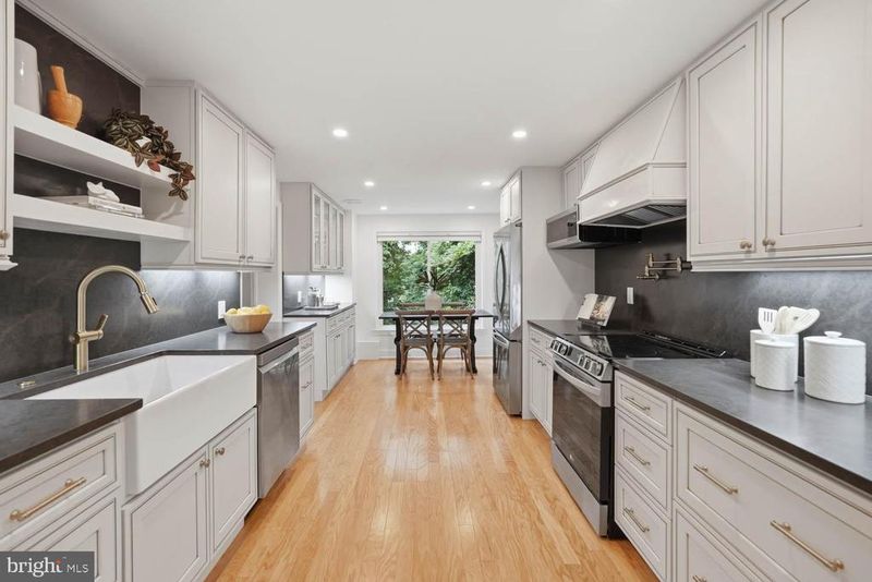 3419 Woodside Rd, Alexandria, VA 22310