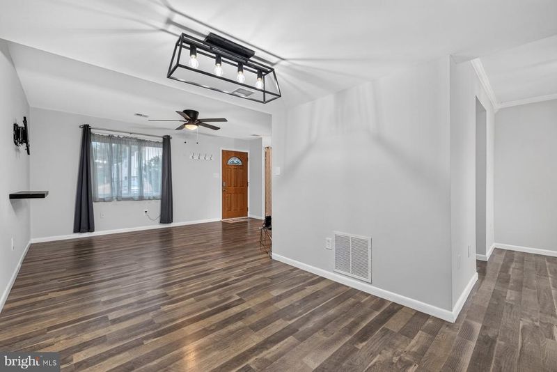 8808 Eureka Ln, Walkersville, MD 21793