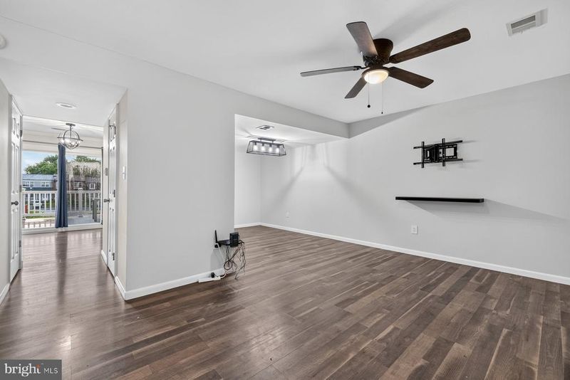 8808 Eureka Ln, Walkersville, MD 21793