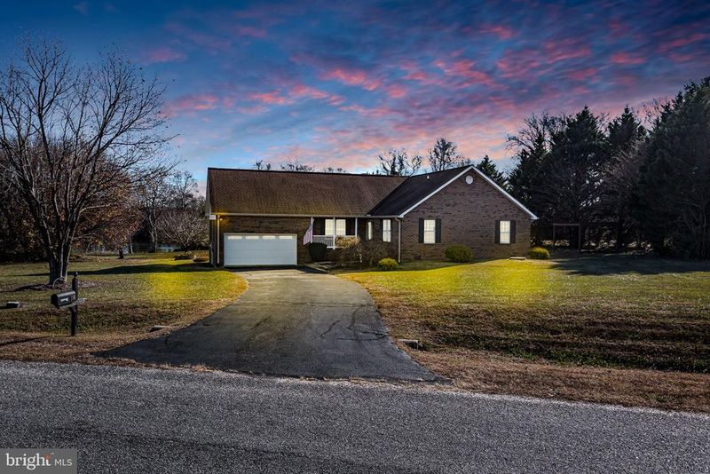 196 Matthews Cove Dr, Montross, VA 22520