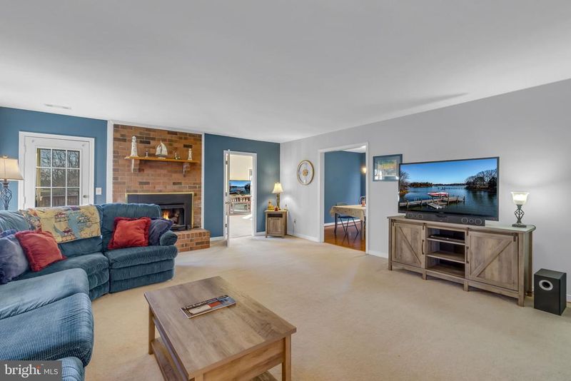 196 Matthews Cove Dr, Montross, VA 22520