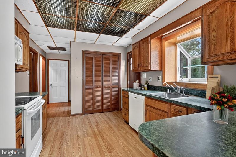 1098 Magothy Cir, Annapolis, MD 21409