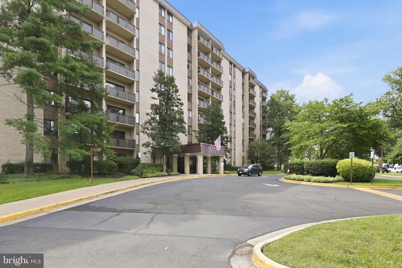 3101 S Manchester St #914, Falls Church, VA 22044