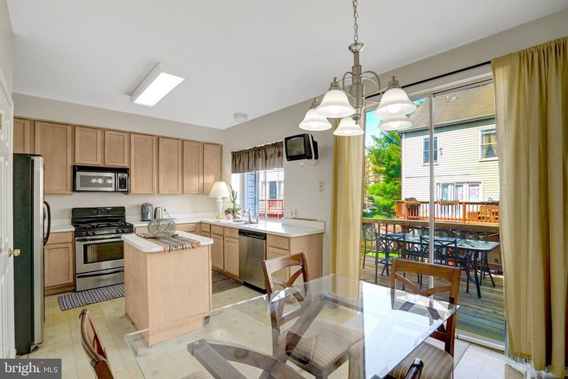 5126 Beauregard St, Alexandria, VA 22312