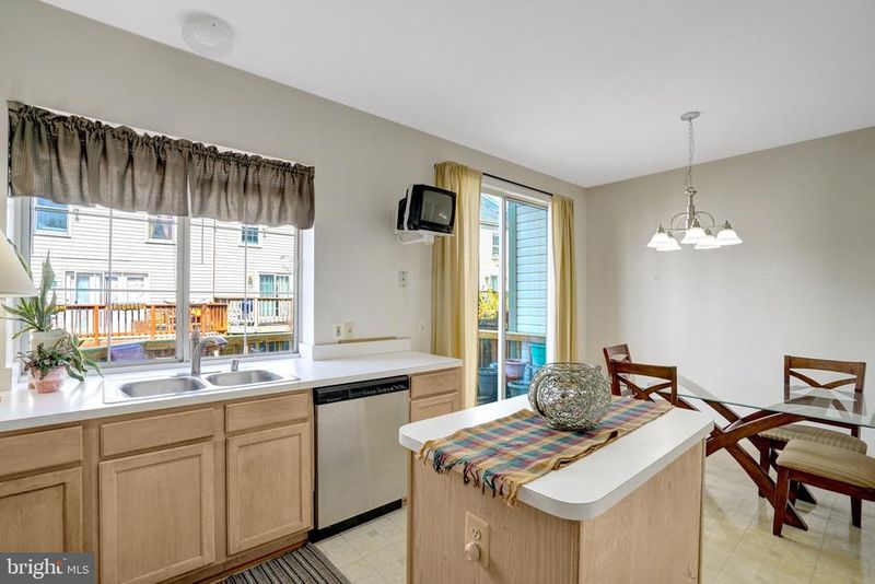 5126 Beauregard St, Alexandria, VA 22312