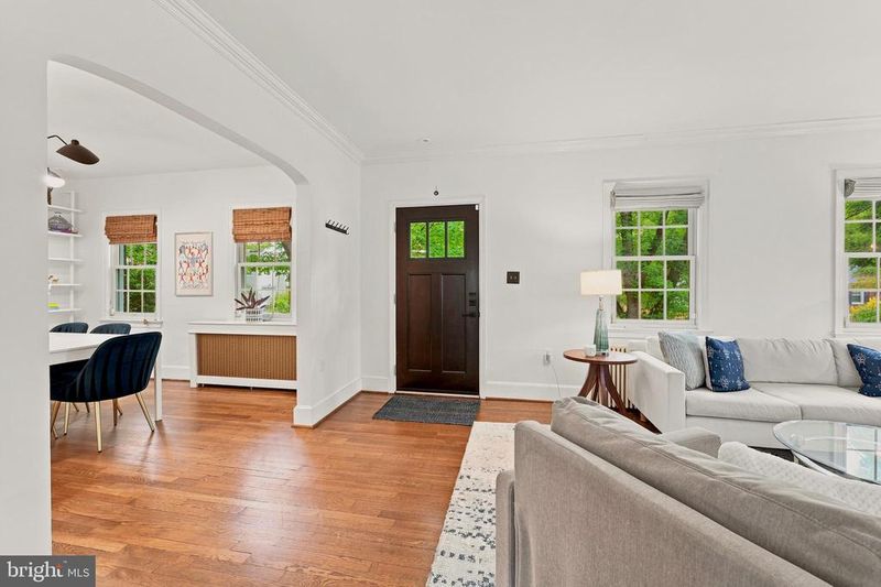 9404 Worth Ave, Silver Spring, MD 20901