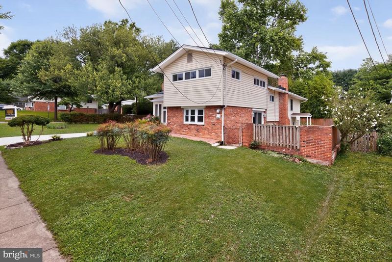 2000 Mcauliffe Dr, Rockville, MD 20851