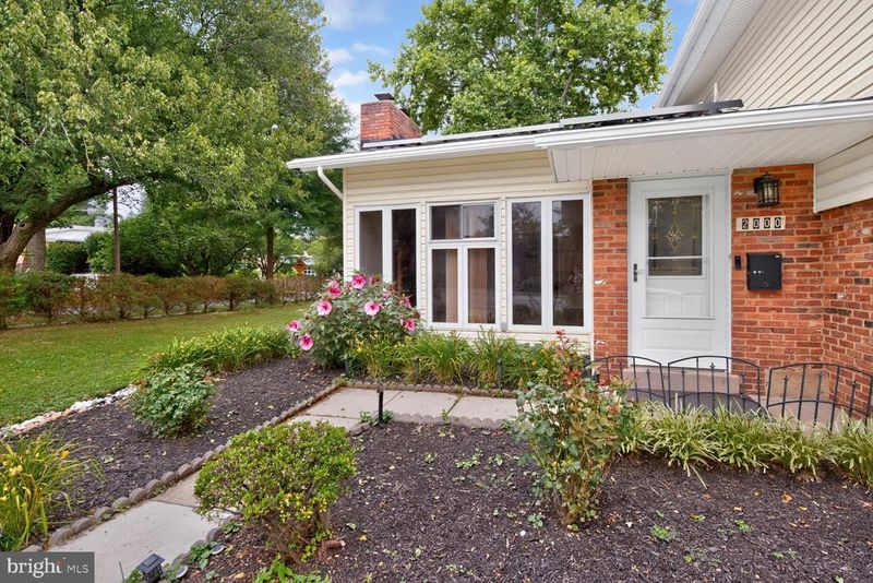 2000 Mcauliffe Dr, Rockville, MD 20851