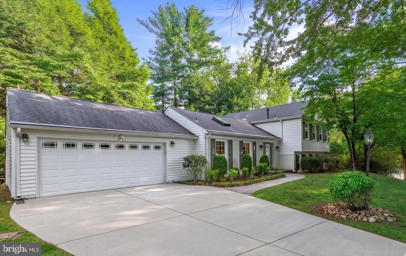 5 Barrington FARE, Rockville, MD 20850
