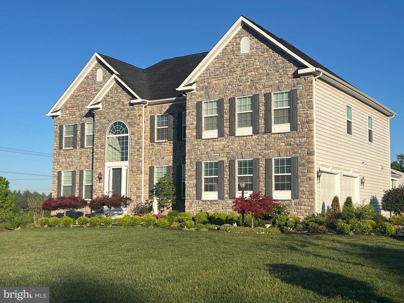 26859 Crusher Dr, Chantilly, VA 20152