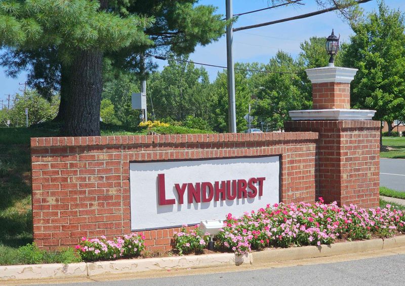 3860 Lyndhurst Dr #101, Fairfax, VA 22031