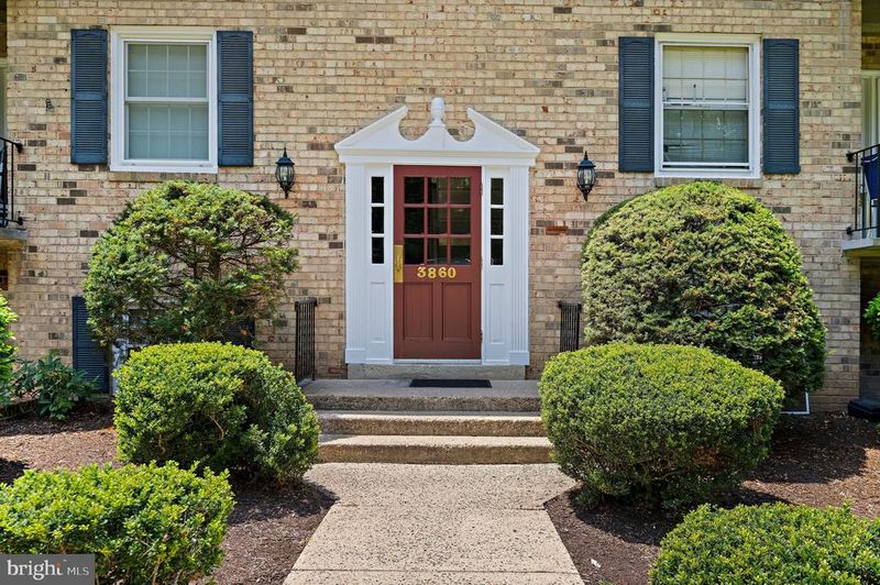 3860 Lyndhurst Dr #101, Fairfax, VA 22031