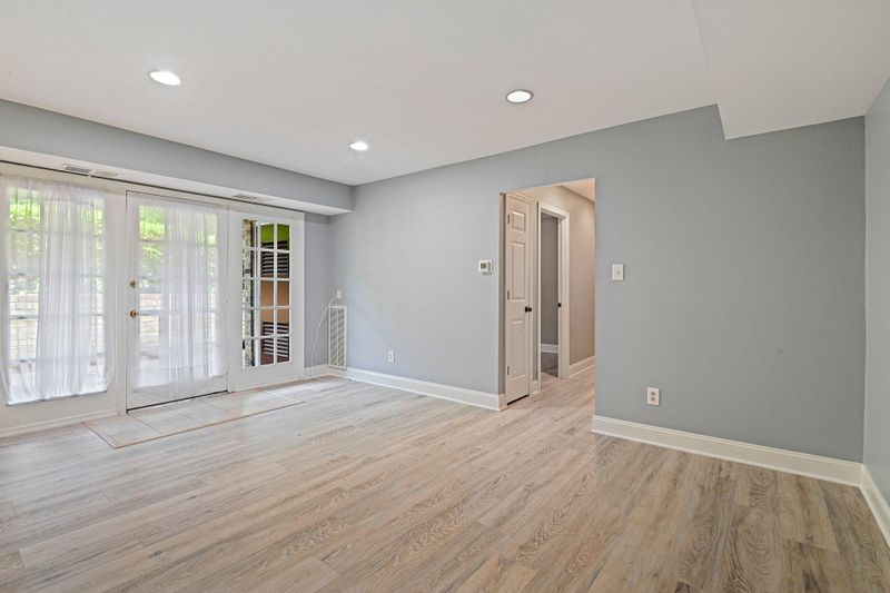 3860 Lyndhurst Dr #101, Fairfax, VA 22031