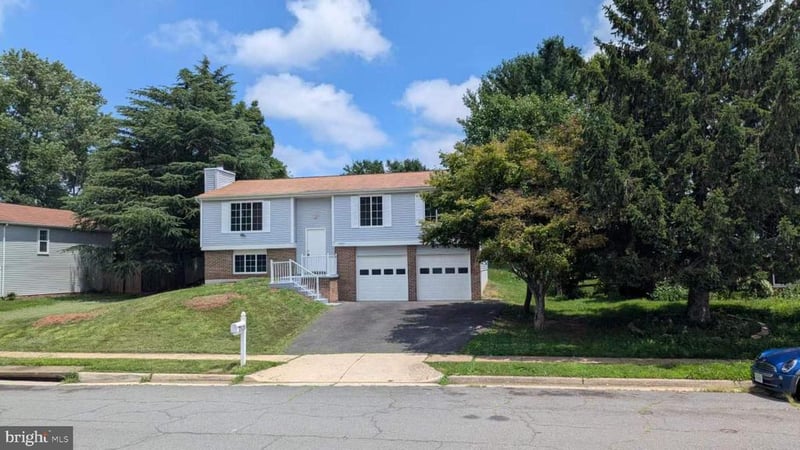 2929 Ashdown Forest Dr, Herndon, VA 20171