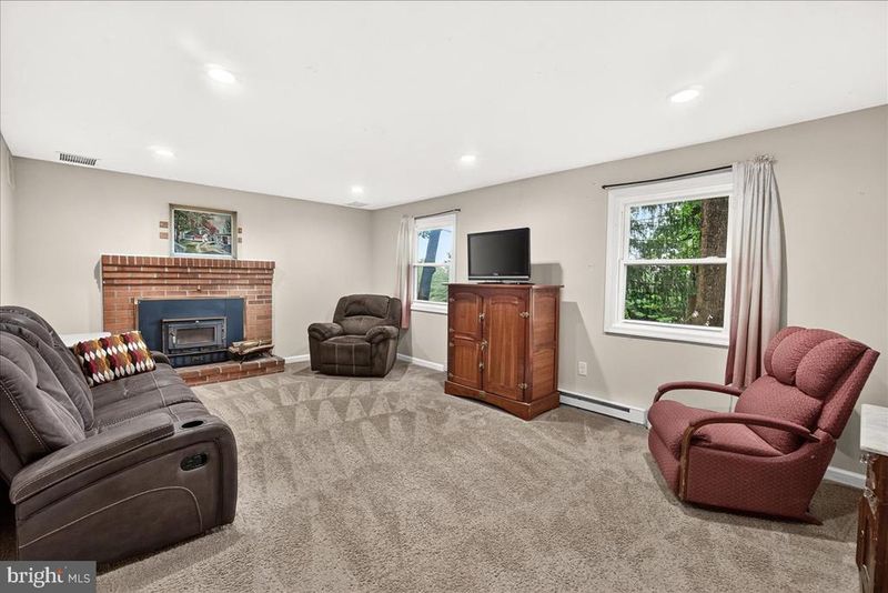 6144 Mount Phillip Rd, Frederick, MD 21703