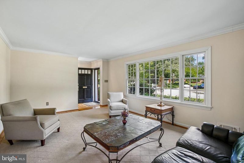 8506 Hitching Post Ln, Alexandria, VA 22308
