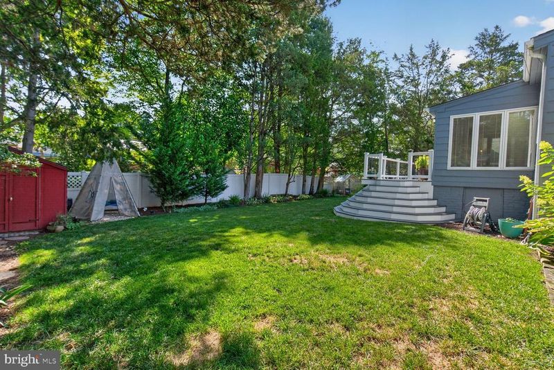 7915 Bainbridge Rd, Alexandria, VA 22308