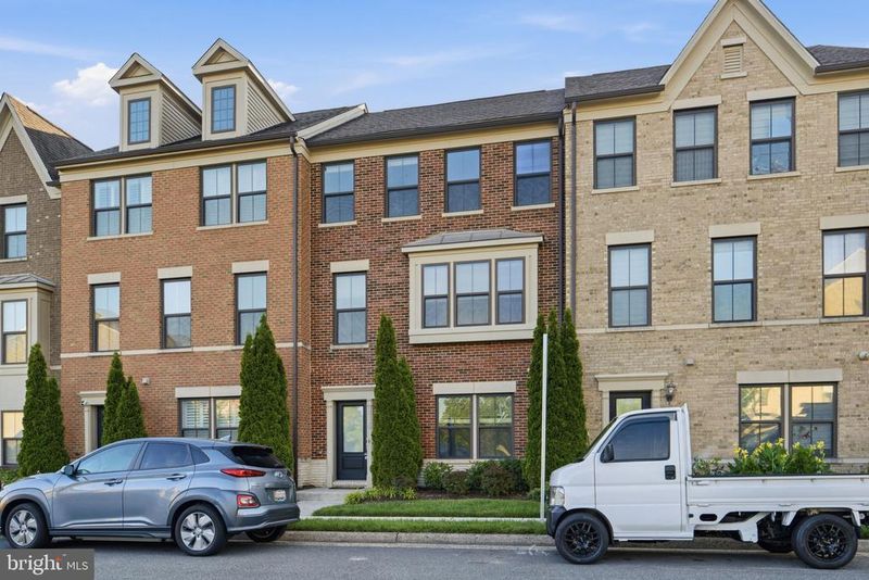 3714 Powell Ln, Falls Church, VA 22041