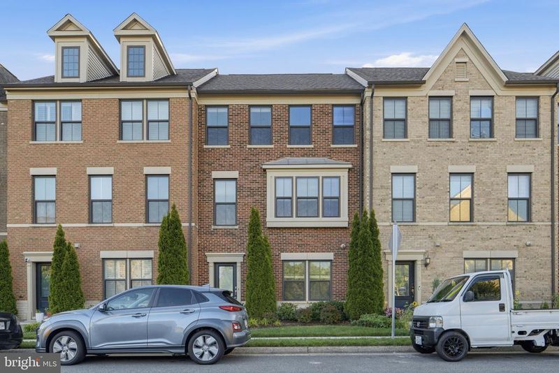 3714 Powell Ln, Falls Church, VA 22041