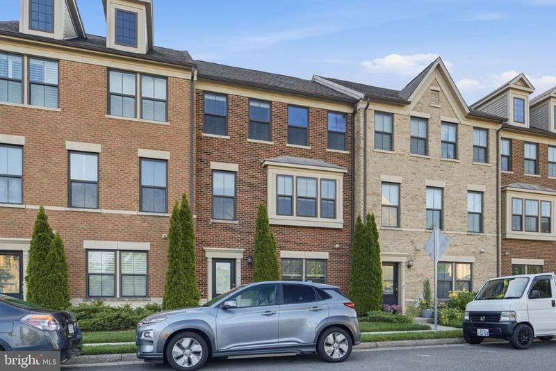 3714 Powell Ln, Falls Church, VA 22041