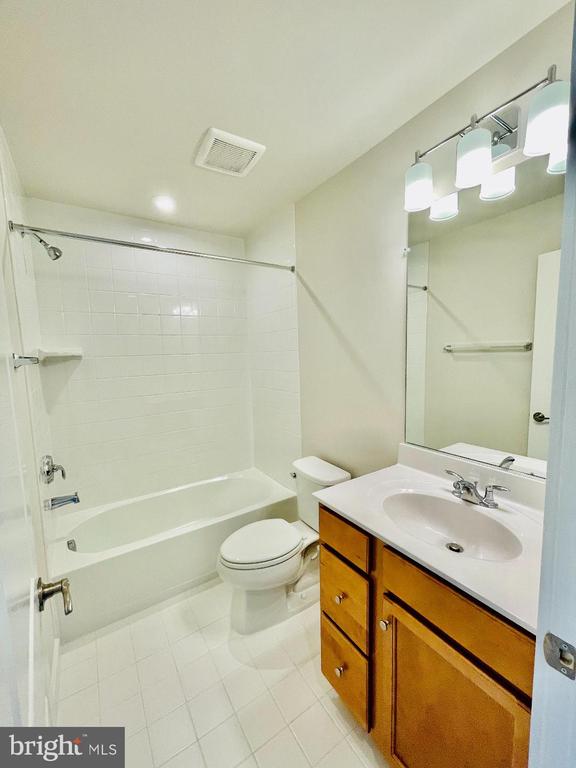 17912 Woods Overlook Dr, Dumfries, VA 22026