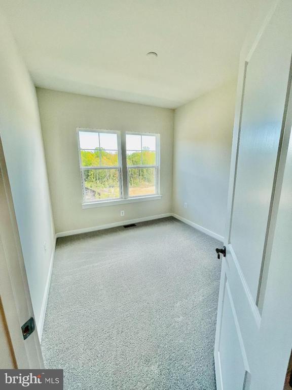 17912 Woods Overlook Dr, Dumfries, VA 22026
