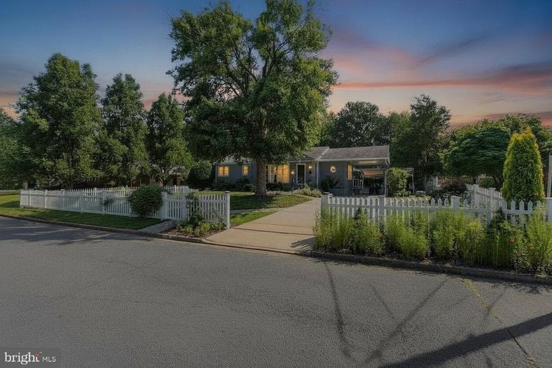 7915 Bainbridge Rd, Alexandria, VA 22308