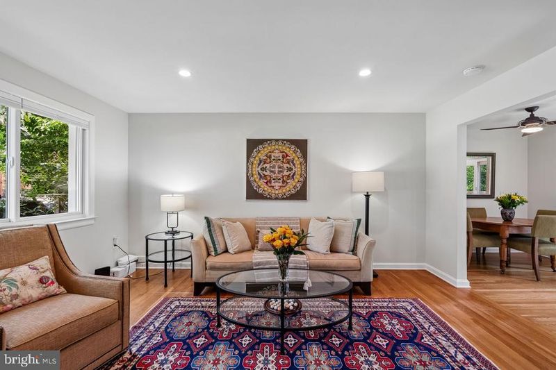 8429 Farrell Dr, Chevy Chase, MD 20815