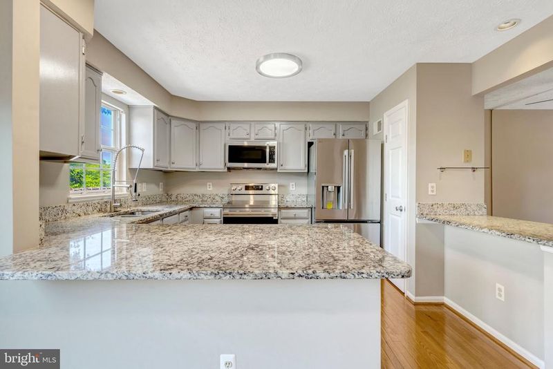 14005 Winding Ridge Ln, Centreville, VA 20121