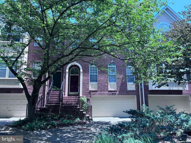 214 Halpine Walk Ct, Rockville, MD 20851