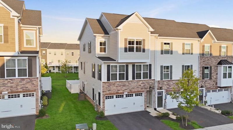 8115 Primrose Ln, Laurel, MD 20723