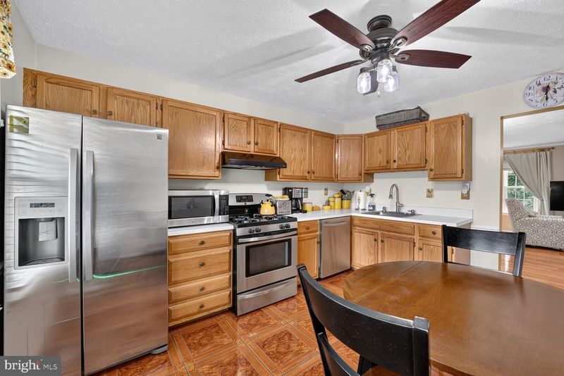2526 Regal Pl, Waldorf, MD 20601