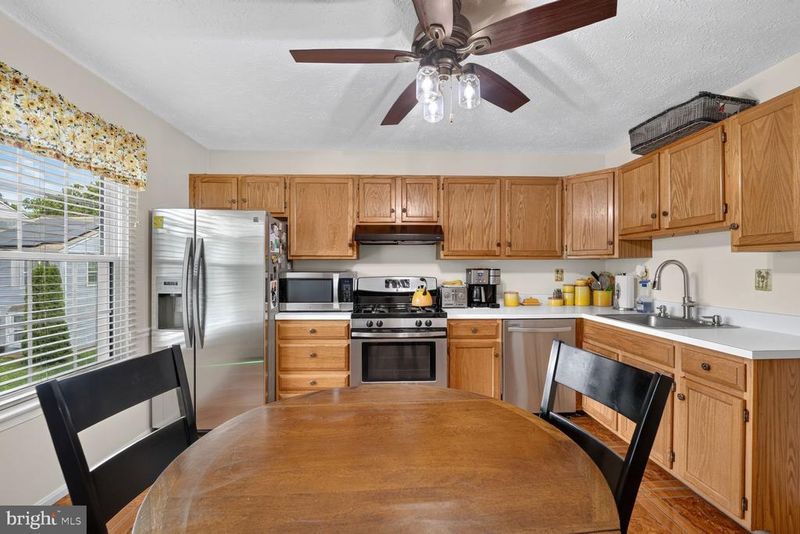 2526 Regal Pl, Waldorf, MD 20601