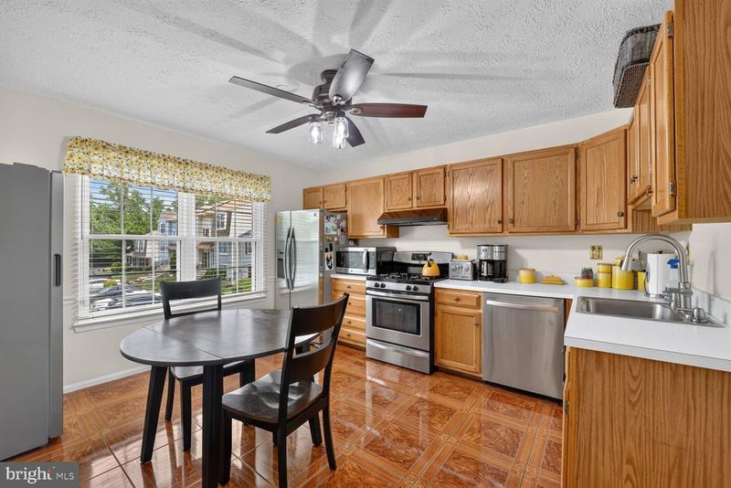 2526 Regal Pl, Waldorf, MD 20601
