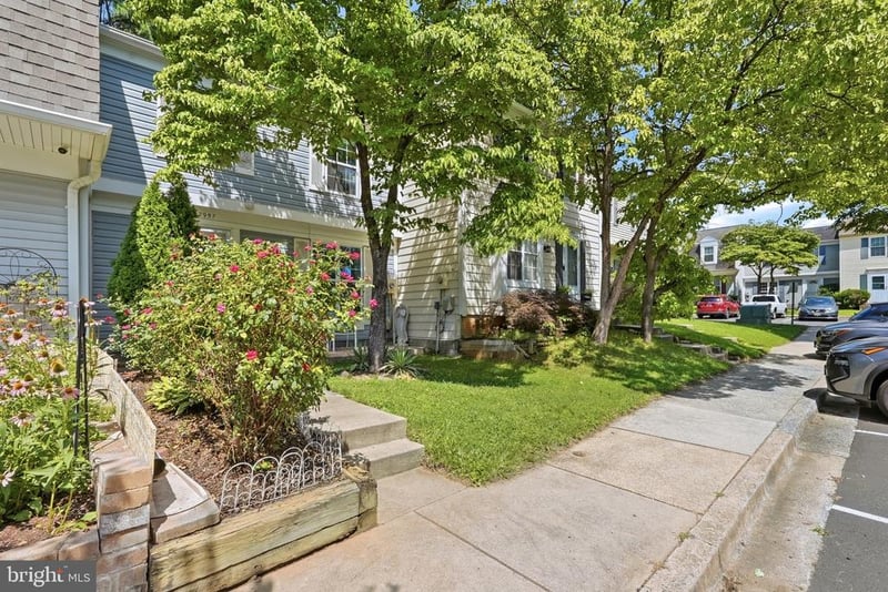 12957 Pickering Dr, Germantown, MD 20874
