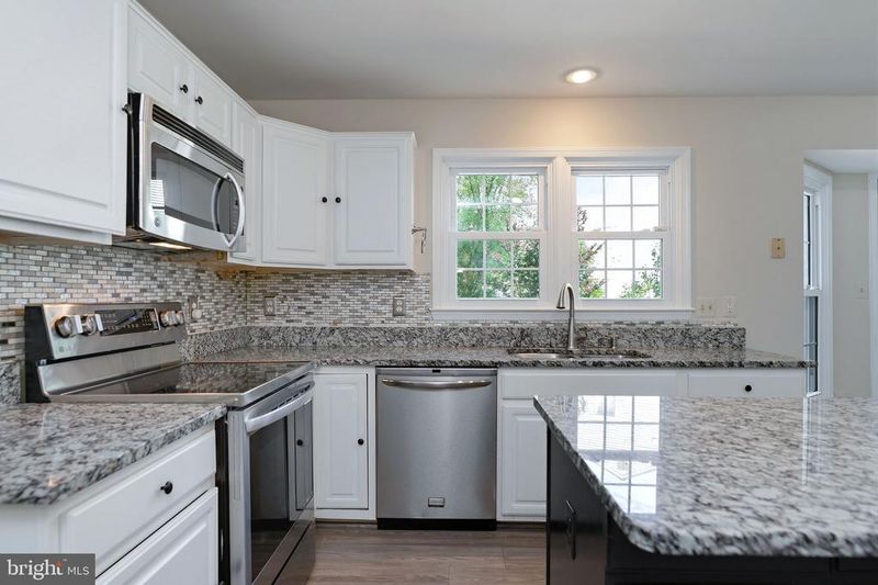 14850 Crotona Ct, Woodbridge, VA 22193