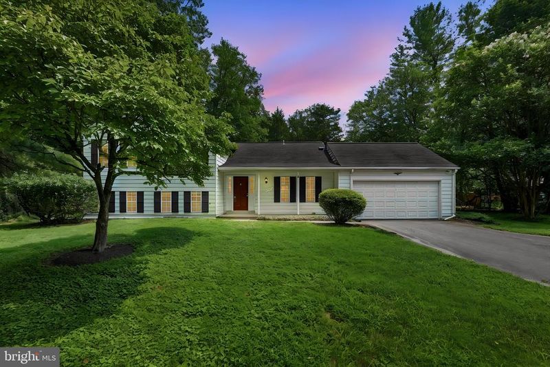 3103 Honda Rd, Oakton, VA 22124