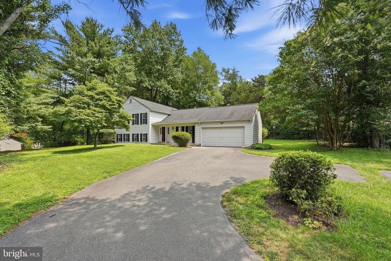 3103 Honda Rd, Oakton, VA 22124