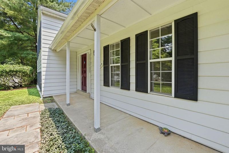 3103 Honda Rd, Oakton, VA 22124