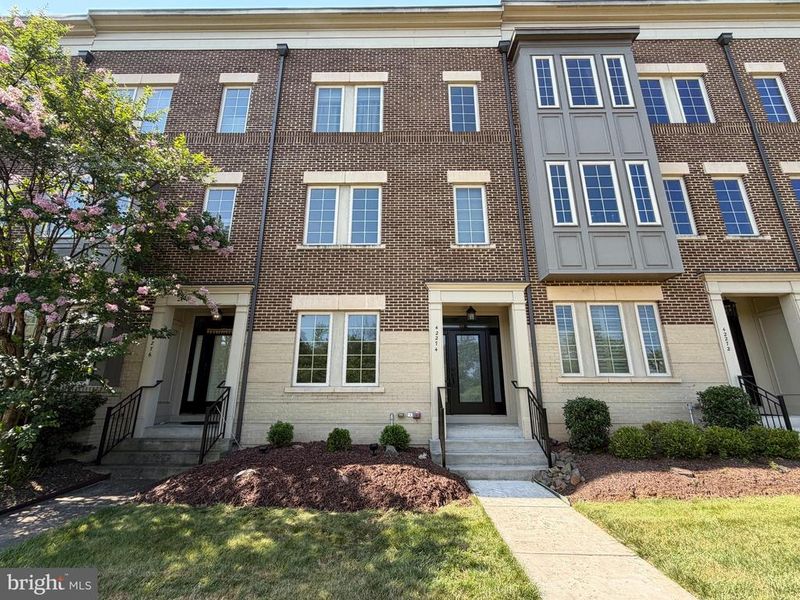 42274 Peregrine Ter, Brambleton, VA 20148