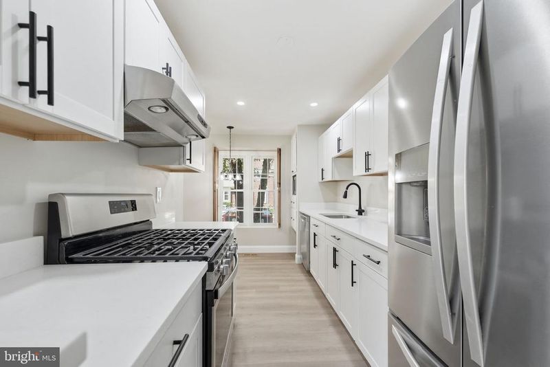 14462 Four Chimney Dr, Centreville, VA 20120