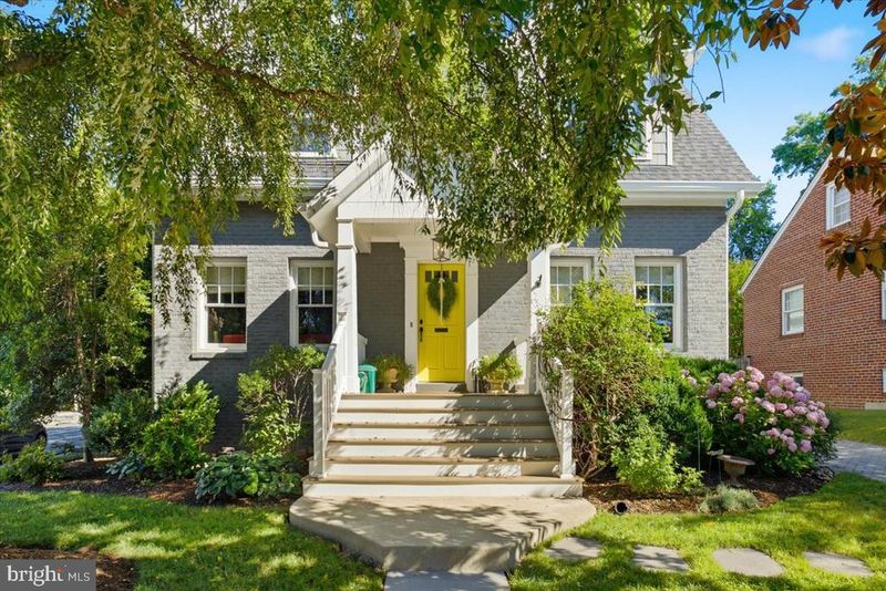 5121 25th St N, Arlington, VA 22207