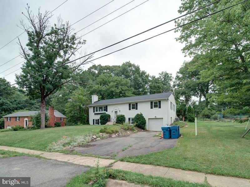 4837 Randolph Dr, Annandale, VA 22003